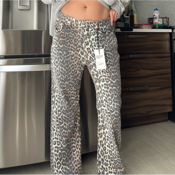 REVOLVE Denim - REVOLVE Leopard Print Straight Leg Jeans - Neutral Tones